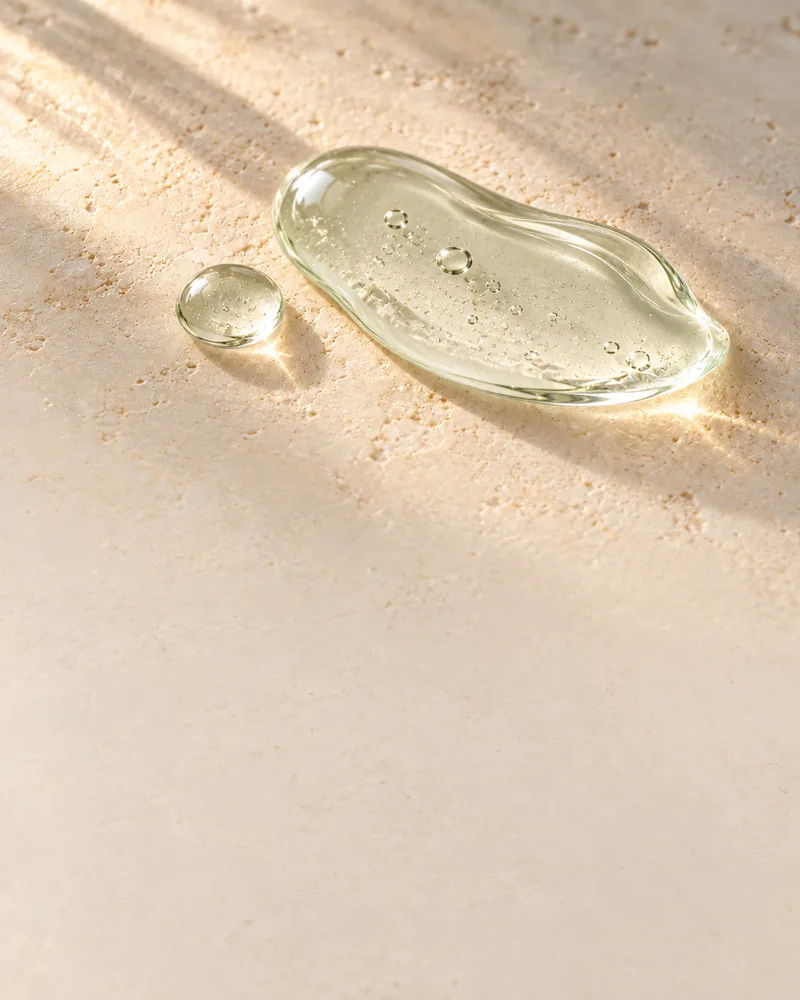 Gel transparente sobre piedra